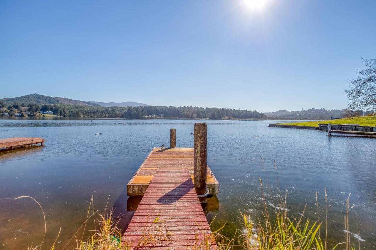 Regatta Park Lake House Lincoln City Exteriör bild